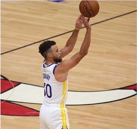  库里三分球里程碑，历史第一人  