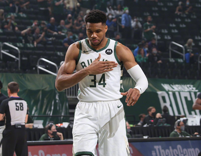  字母哥狂砍四十一分雄鹿客场大胜篮网队